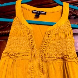 Cable & Gauge crochet tank top, large w/floral fringe, slit thigh skirt, medium